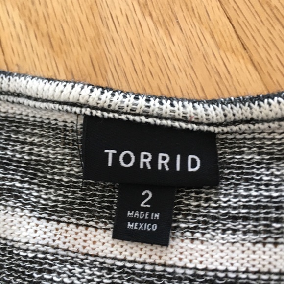 Torrid Gray White Stripe Ruched Top Shirt 2 2X - Picture 3 of 3
